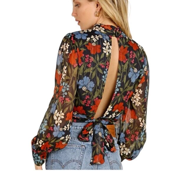 ASTR the Label Dark Floral Cropped Blouse Top Sz.M Multi Open Back Romantic - Picture 3 of 16